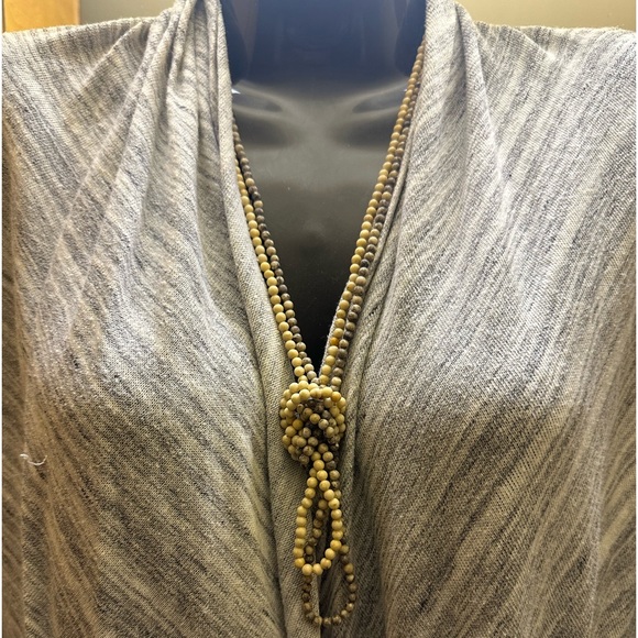 Beaded necklaces 2 versatile strands (gray & cream) - Picture 3 of 3